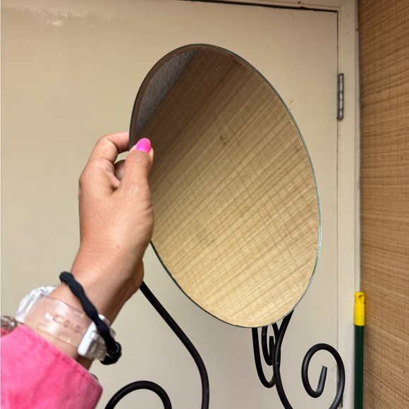 Countertop mirror for retail or makeup table. Used but in excellent condition - Picture 2 of 3